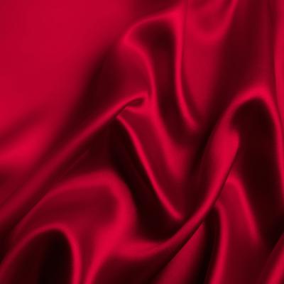 Bluze satinate: de la tinute elegante la cele casual 