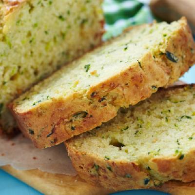 Reteta de zucchini bread in trei variante, checul versatil pentru micul dejun