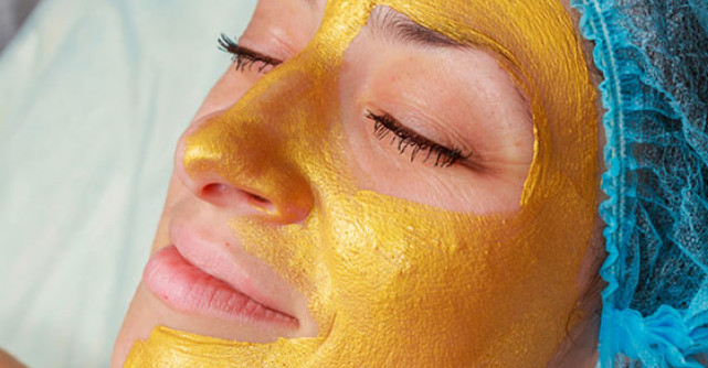 Este numita MASCA DE AUR: scoate PUNCTELE NEGRE si intinereste tenul