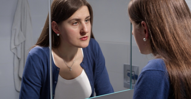 Dragă Alma, m-am îngrășat după ce am născut acum 3 ani și nu mai suport ce văd în oglindă. Cum să fac să mă iubesc din nou? 