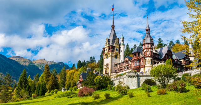 Regizorul serialului Wednesday, Tim Burton a fost impresionat de peisajele din România. Unde au avut loc filmările?