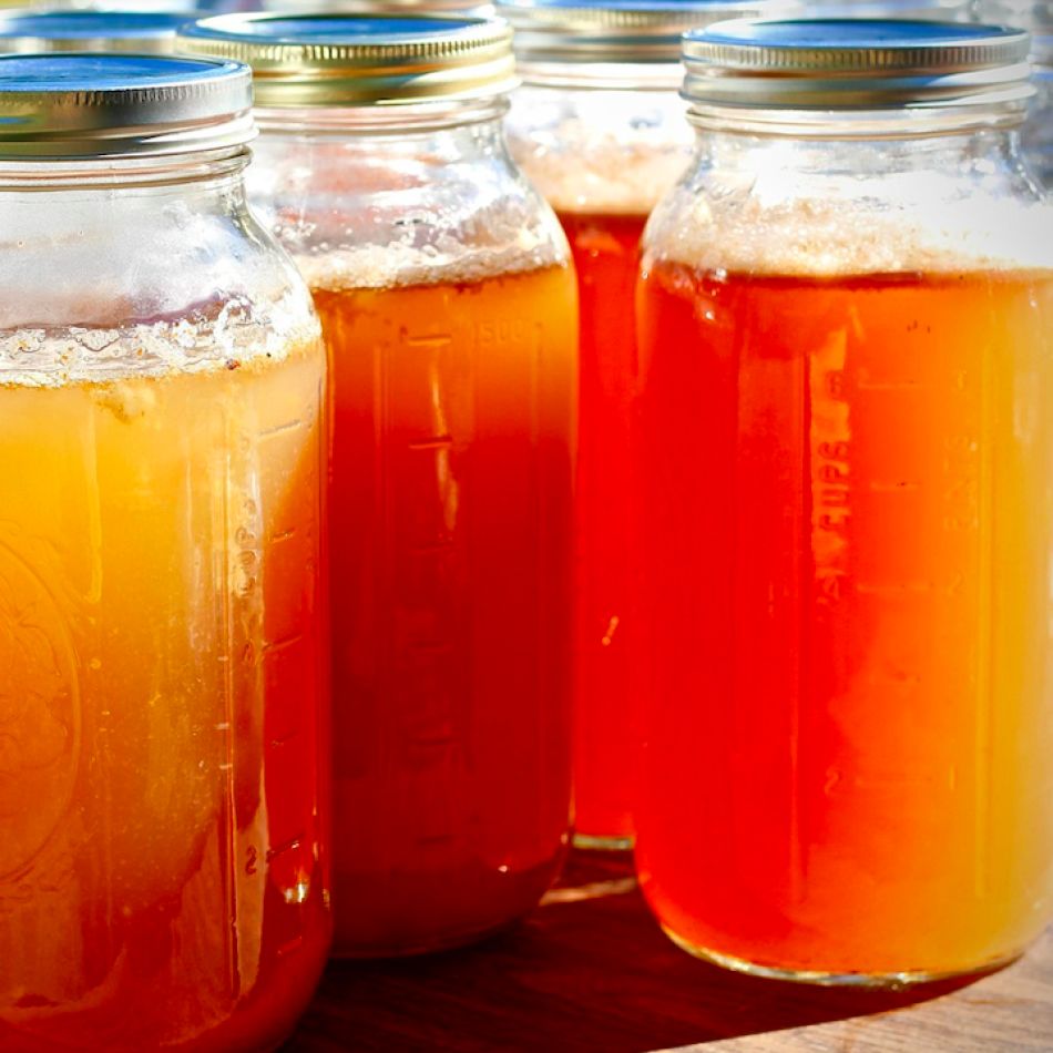 Compot cald de mere cu scorțișoară pentru zilele friguroase: rețetă aromată inspirată din Praga