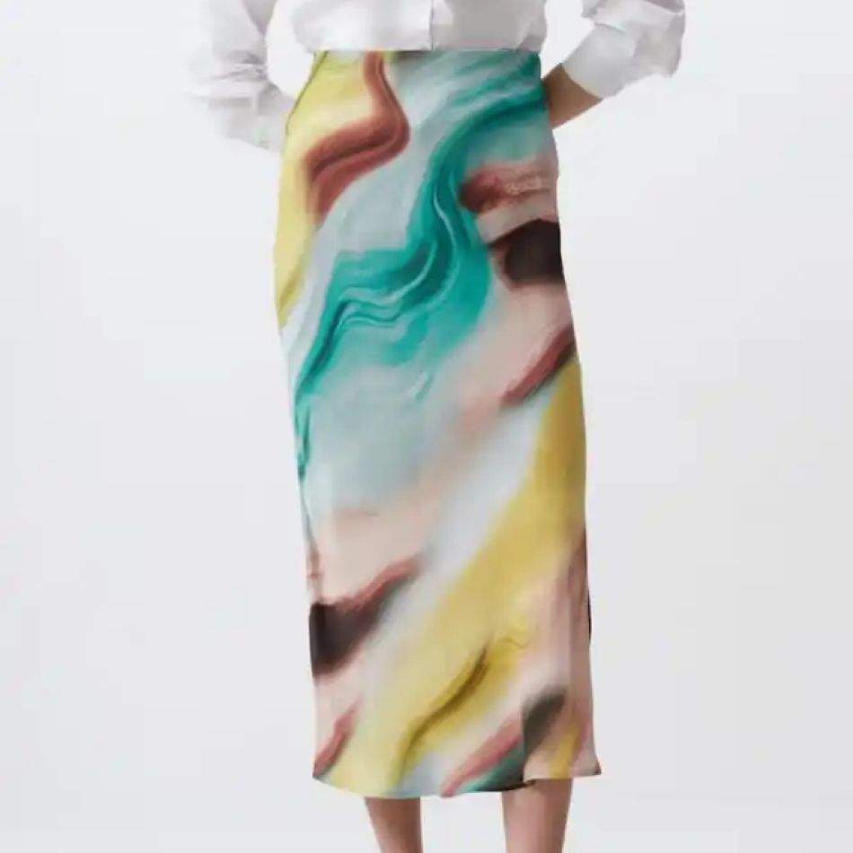 Reînnoiește-ți garderoba de primăvară cu cele mai frumoase fuste ale sezonului