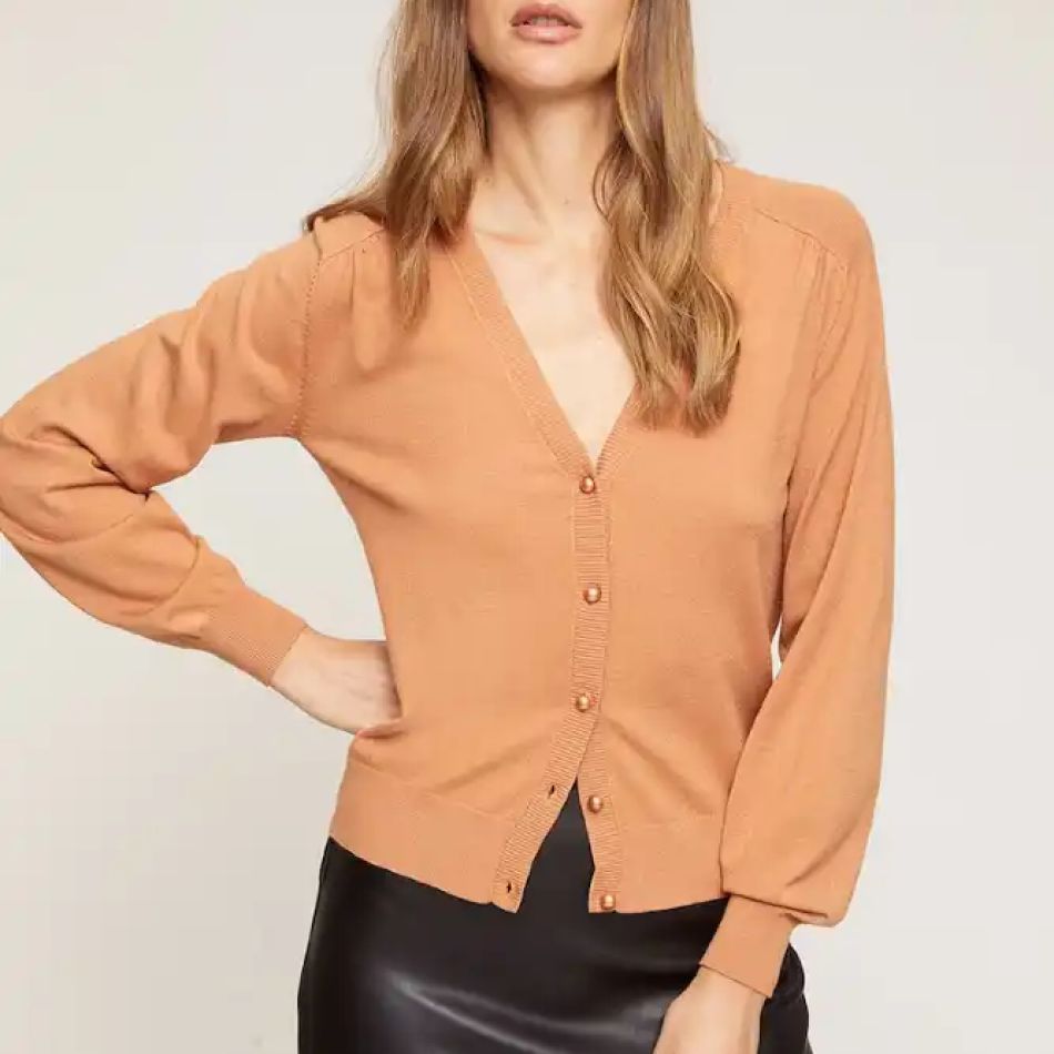 Peach Fuzz: Culoarea anului 2024 în modă