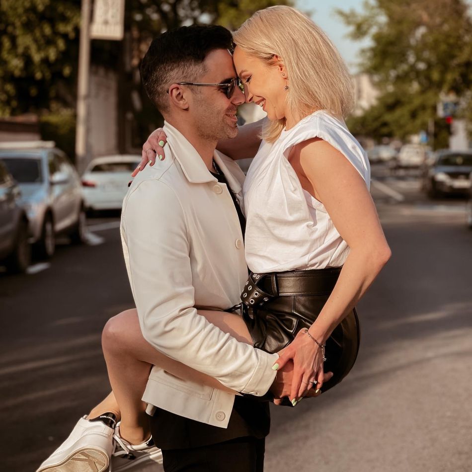 Imagini fabuloase de la nunta Sandrei Izbașa cu Răzvan Bănică. Fosta gimnastă:Ne bucurăm să fim căsătoriți în fața lui Dumnezeu