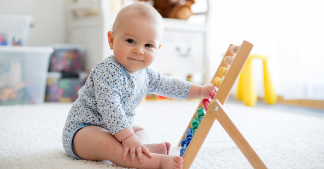 Dezvoltarea motricității fine și grosiere la sugari și câteva sfaturi pentru părinți 