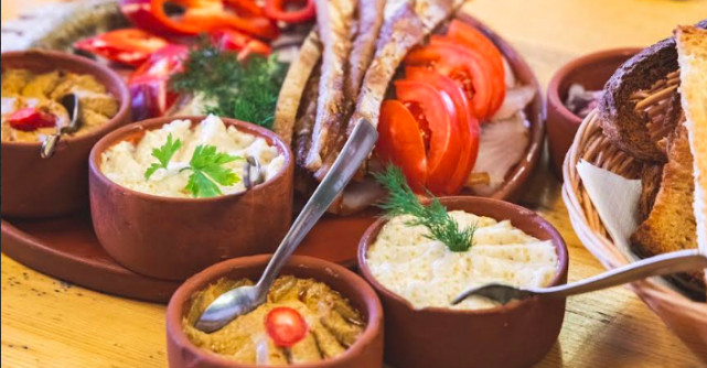 Suntem sinteza gusturilor din trei mari imperii! Gastronomia ne definește la fel de mult ca arta și cultura!