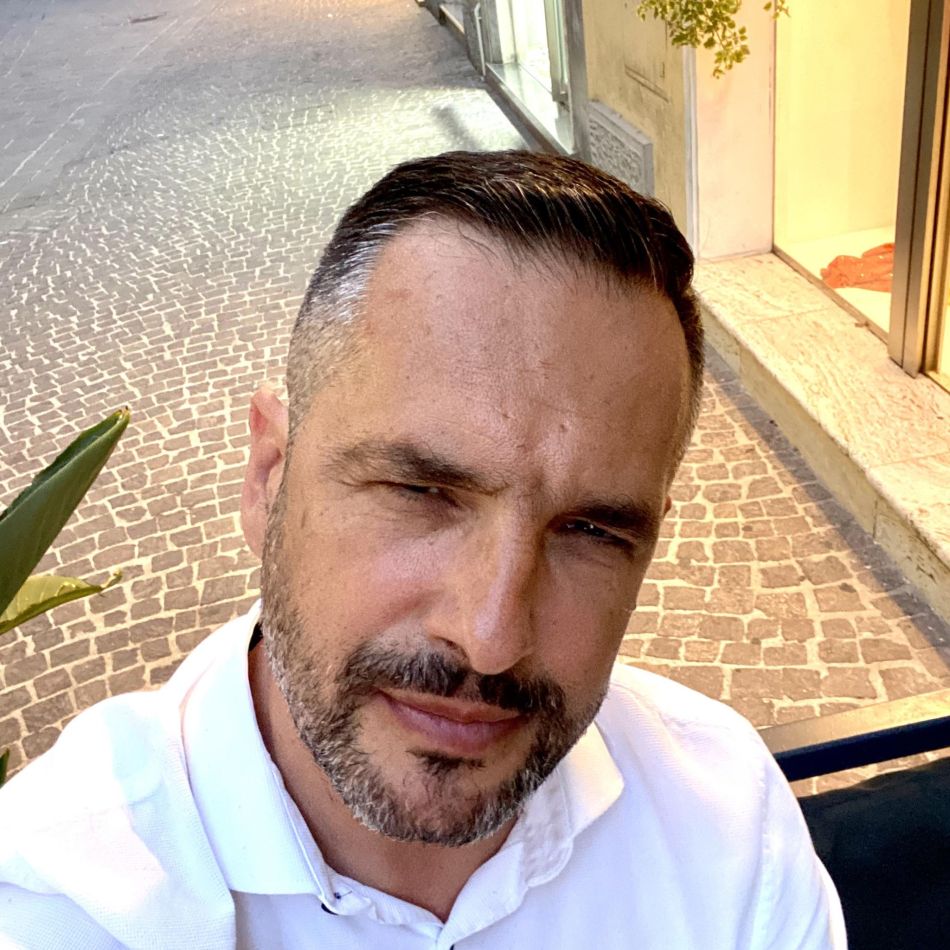 Problemele de sănătate l-au făcut pe Mădălin Ionescu să dea jos 12 kilograme în 3 luni! Cum arată acum prezentatorul tv?