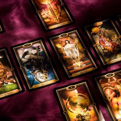 Etalare de Tarot: Te spionează în secret?