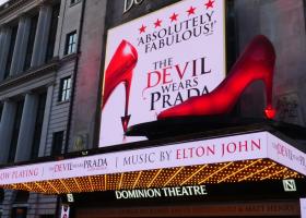 Eleganță fără compromisuri la New York: premiera „The Devil Wears Prada 2” a redefinit spectacolul covorului roșu
