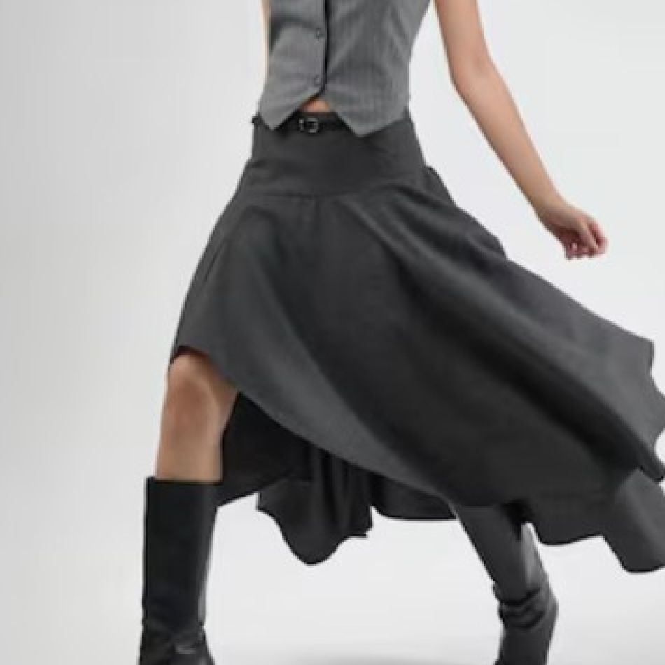 Toamna aceasta, uităm de liniile perfecte în ținute. Asimetria cucerește moda