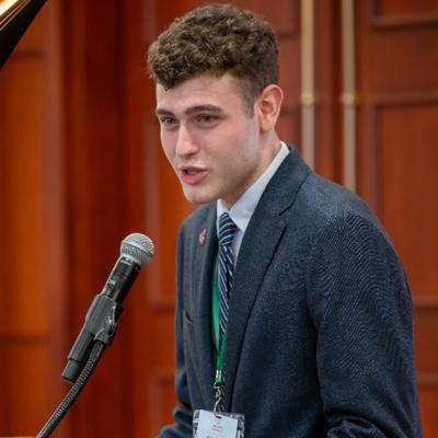 Cine este Alexandru Drăghia, românul care a vorbit în plenul ONU și studiază la Harvard