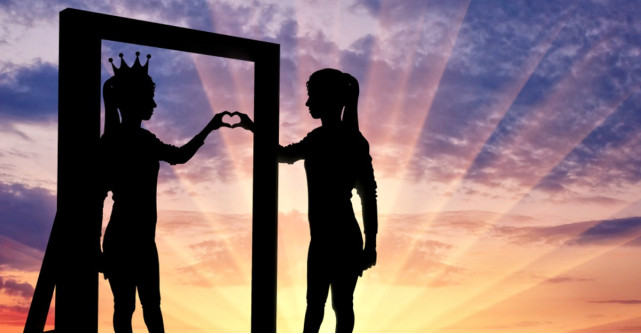 Astrologie: Ce vezi cand te uiti in oglinda in functie de zodia ta