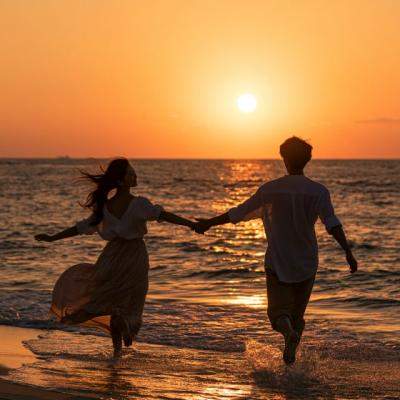 5 zodii care își găsesc iubirea până la finalul anului. Universul le pregătește o întâlnire pe care nu o vor uita