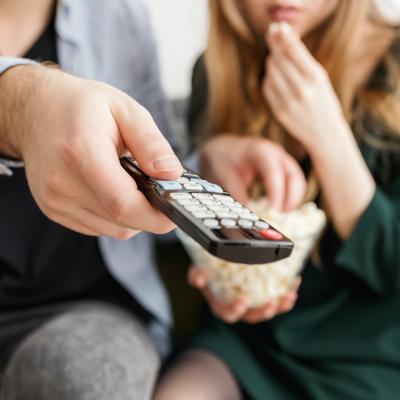 Filme și seriale pe care nu le poți rata vara aceasta