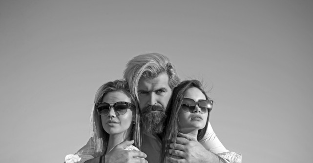 Dragă Alma, logodnicul meu are ACEA fantezie cu două femei. Ce să fac? Să i-o îndeplinesc sau nu?