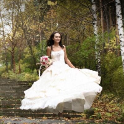 Te invitam la vizionarea colectiei Rhea Costa Bridalissima