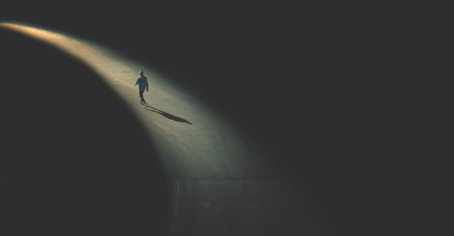 Cinci moduri în care solitudinea te ajută să fii mai puternică