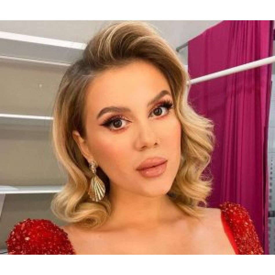 Emily Burghelea, de la agonie la exataz! Vedeta a ajuns la spital din cauza stărilor de rău și a aflat că este însărcinată