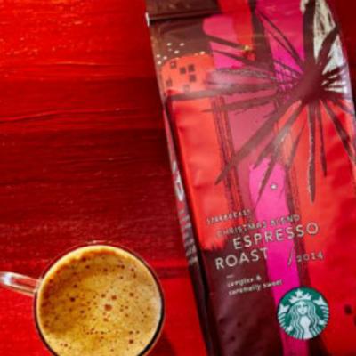 Vine Craciunul: Starbucks intampina reintoarcerea Paharelor Rosii