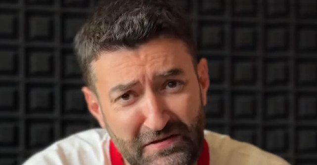 Smiley, surprins chiar pe scenă de ziua lui. Pavel Bartoș și Selly i-au pregătit un moment emoționant în fața miilor de fani