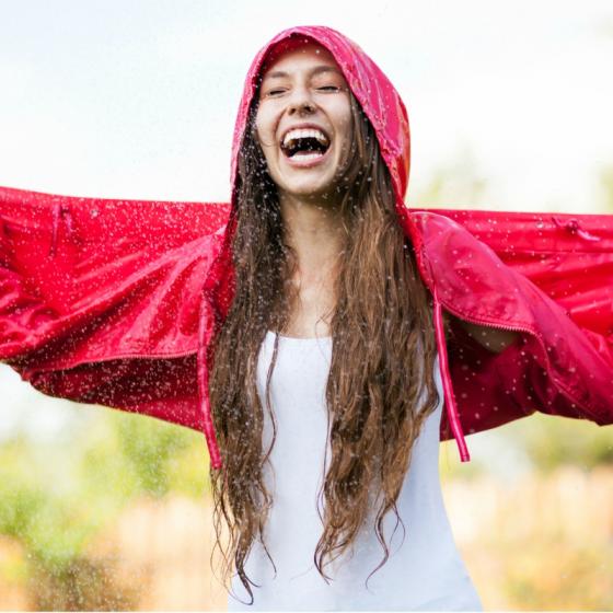 4 geci impermeabile pe care sa te bazezi toamna asta