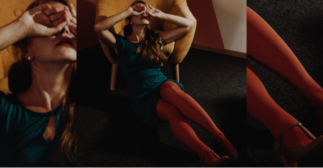 Dresuri groase mate cu model interesant + sandale: da, pentru iarna asta!