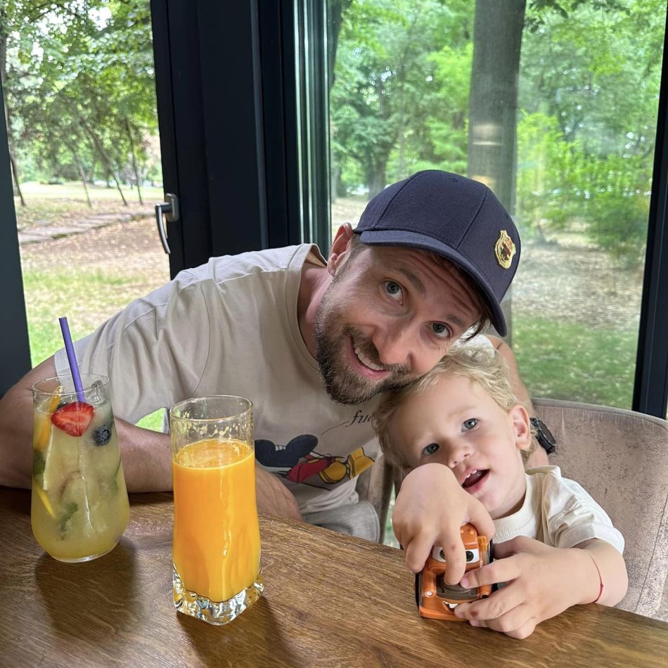 Cea mai frumoasă zi din viața lor:Gabriela Prisăcariu și Dani Oțil s-au căsătorit într-un cadru de poveste.Imagini spectaculoase