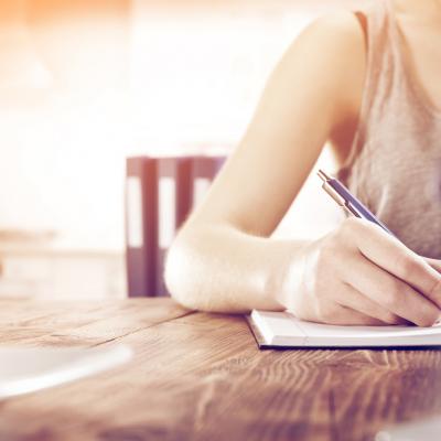 Trei moduri în care spui că îți pasă fără să o… spui