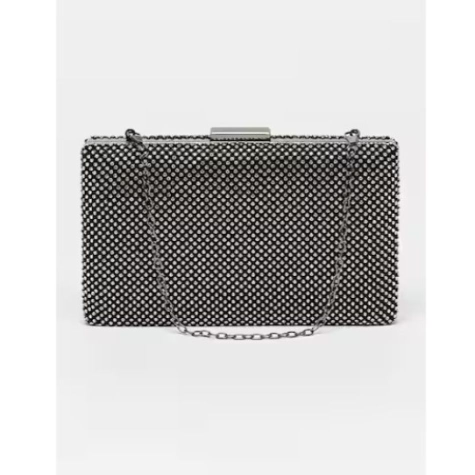 Eleganță versatilă: haine de zi, adaptate în ținute de seară. Cum poți face această tranziție 