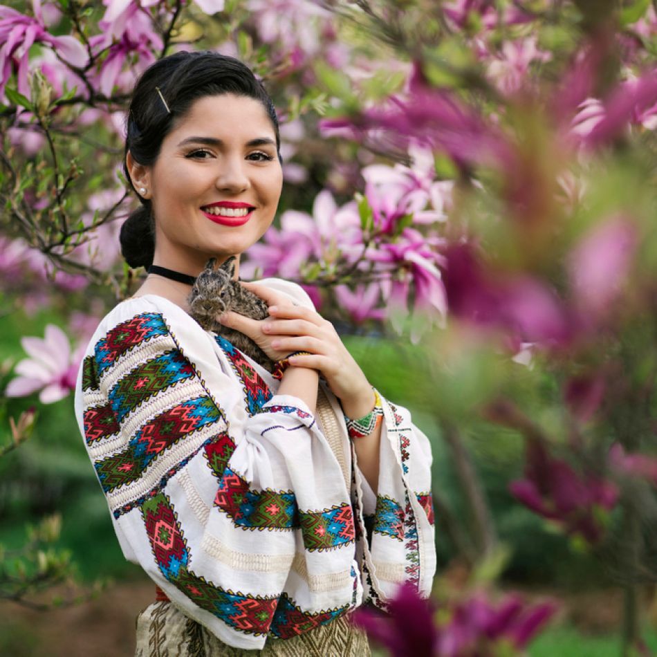 24 iunie: Ziua în care sărbătorim minunata ie românească, simbolul național care a cucerit o lume întreagă