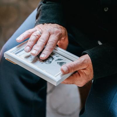 12 lucruri pe care oamenii, înainte să moară, își doresc să le fi făcut diferit