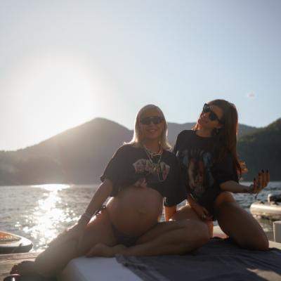 Carmen Grebenișan a devenit mamă pentru prima dată! Influencerița a născut în apă, la Constanța