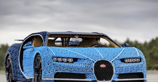 LEGO® Technic™ Bugatti Chiron ajunge în România
