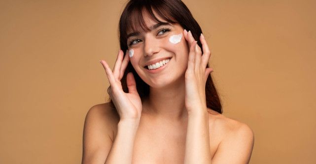 Acidul azelaic în rutina de beauty: pentru ce probleme poate ajuta, cum îl folosești și unde are limite