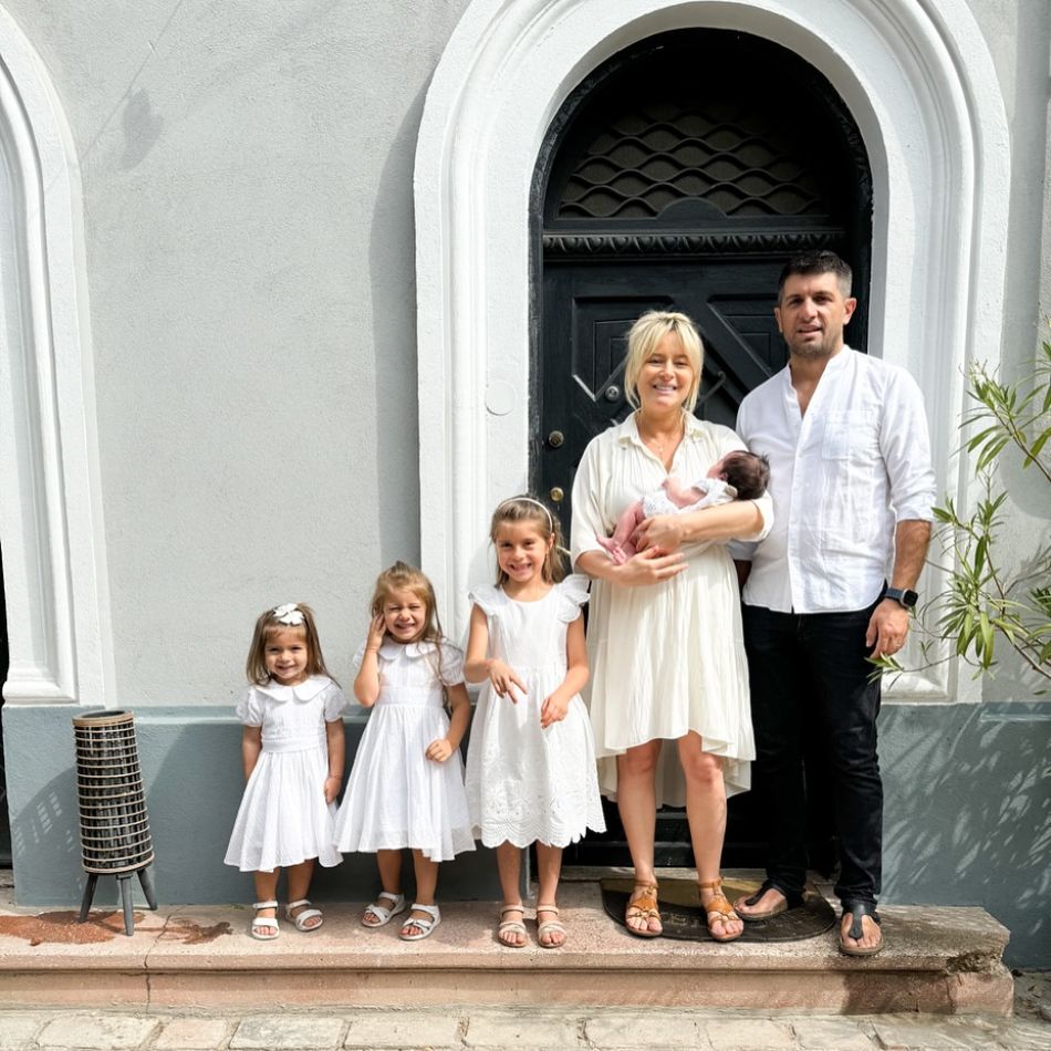 Deși a născut de 9 zile, Laura Cosoi s-a întors la muncă! Cum arată actrița, proaspătă mămică a celei de-a 4-a fetițe