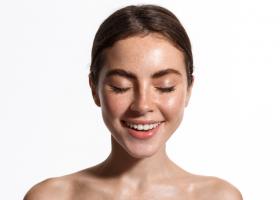 Protejeaza-ti pielea de razele soarelui: 3 creme cu SPF pentru orice tip de ten