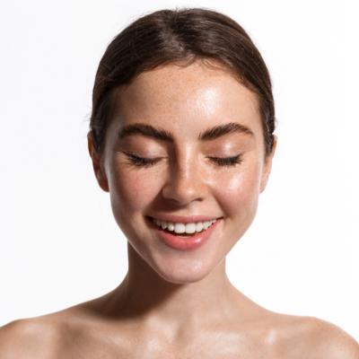 Protejează-ți pielea de razele soarelui: 3 creme cu SPF pentru orice tip de ten