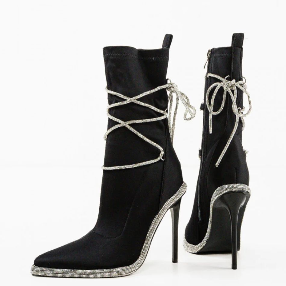 Vedetele sezonului rece: Cizmele lungi de damă