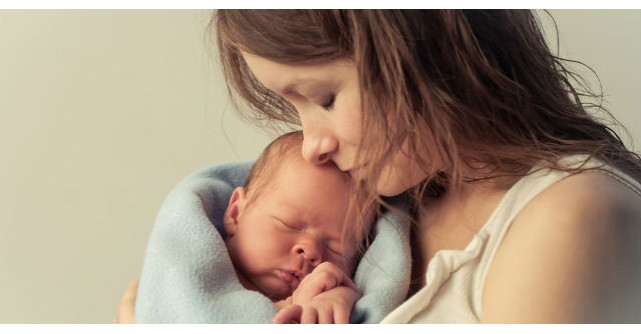 La trei luni de la moartea sotului sau, aceasta femeie a nascut un baietel. O poveste INCREDIBILA