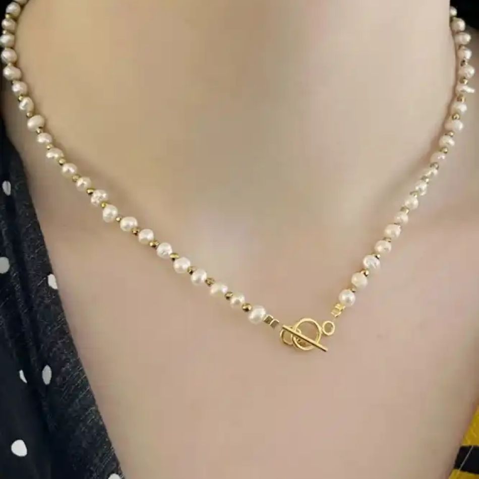 Ce modele de coliere se poartă în vara lui 2023?