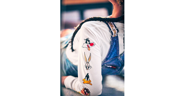 Tommy Hilfiger și Warner Bros. adopta cultură pop și entertainmentul în colecția capsulă Tommy Jeans Looney Tunes 