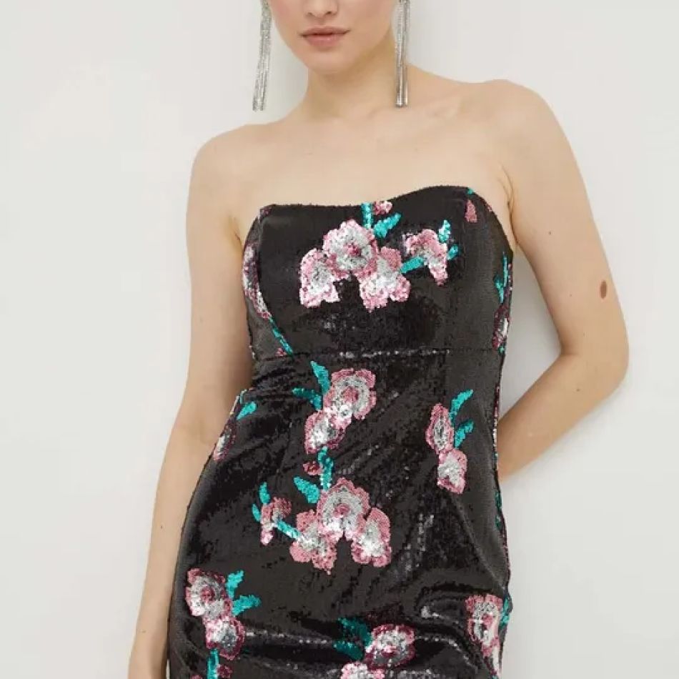 Îmbrăcată în Dragoste: Cele mai elegante rochii pentru Ziua Îndrăgostiților și Dragobete