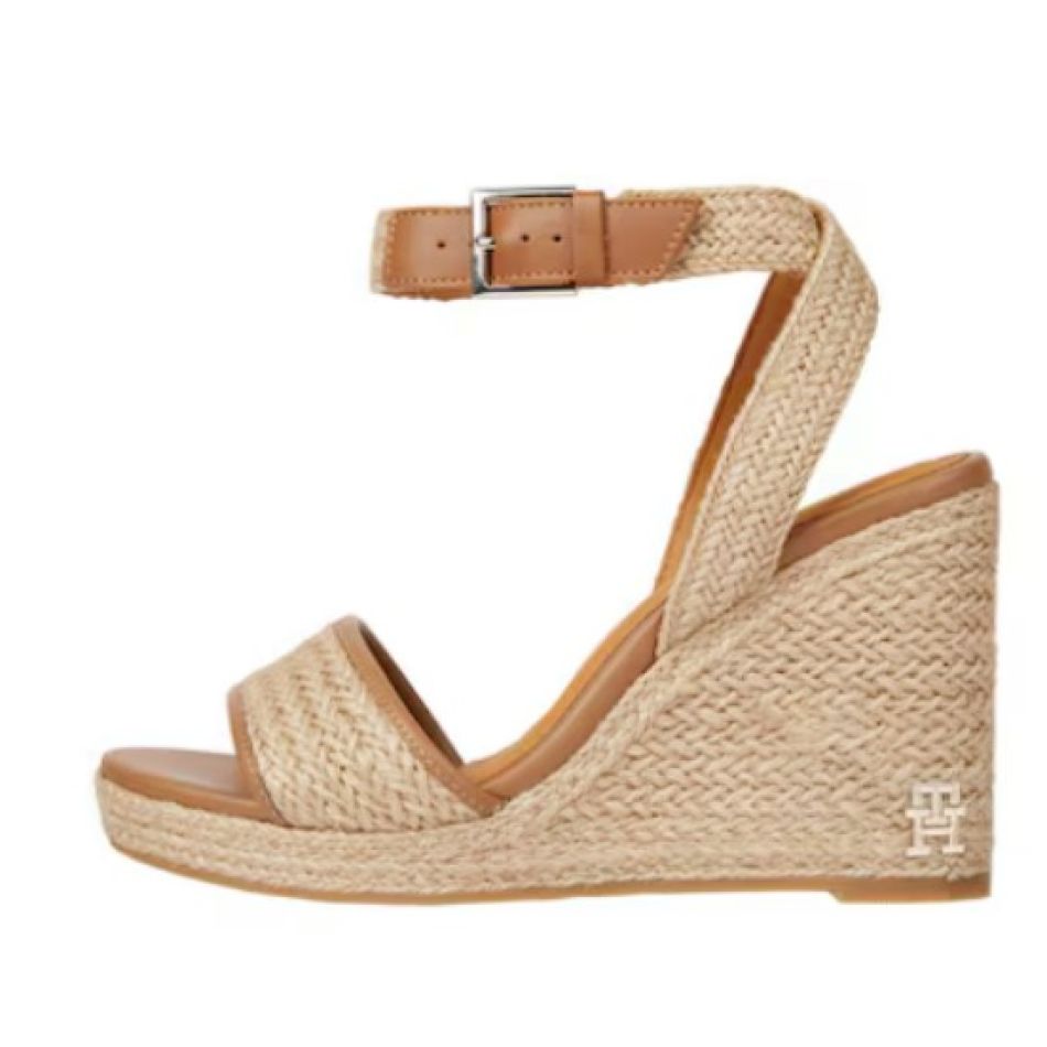 20 de perechi de sandale, sub 200 de lei, pentru un look estival de impact