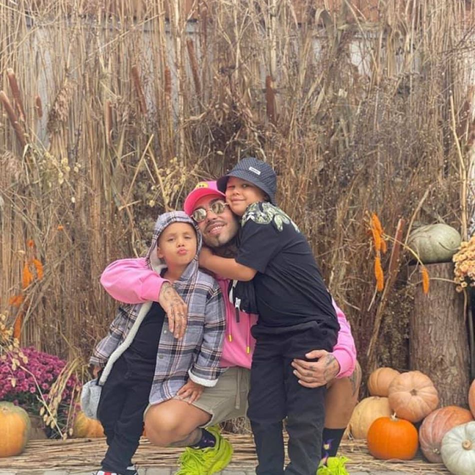 Antonia și Alex Velea, criticați pentru felul în care și-au îmbrăcat băieții în prima zi de școală 