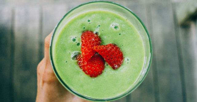 Reteta de smoothie verde a lui Kourtney Kardashian imbunatateste fertilitatea si te ajuta sa slabesti