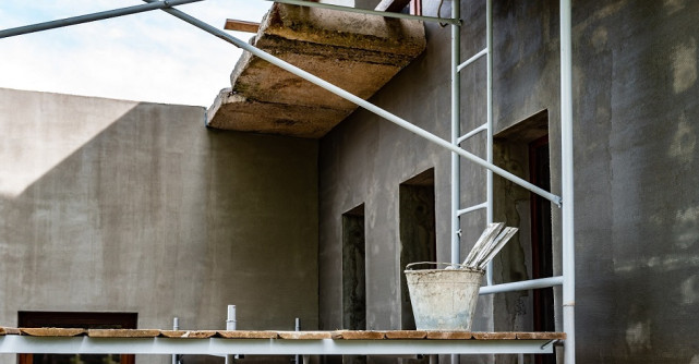 Sfaturi despre cum și cu ce se izolează fațada casei