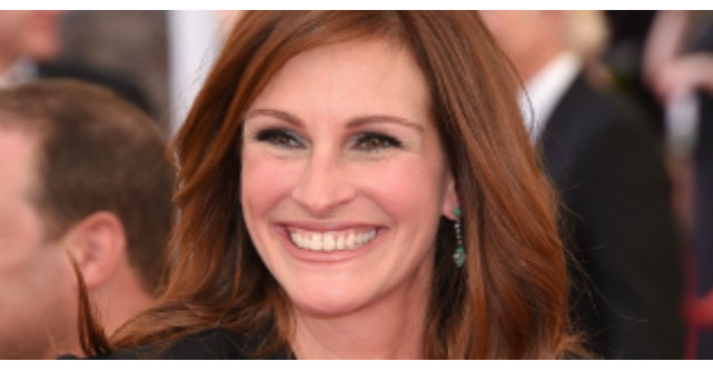 Julia Roberts, desculta pe covorul rosu... dupa un scandal legat de tocuri