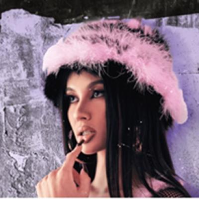 Erika Isac îți dă peste cap playlist-ul cu Who Is This (x Beach, Please!)