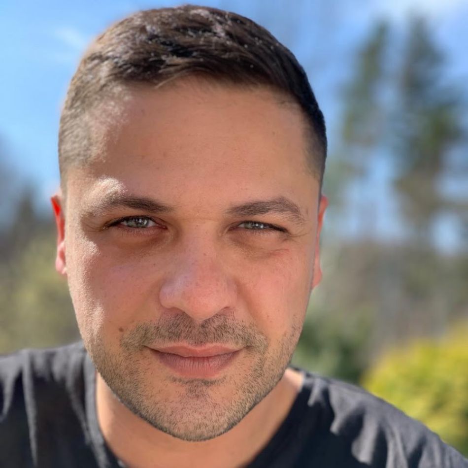 Augustin Viziru trăiește o altă viață de când s-a născut fetița lui, Maria. Uite ce bine îi stă actorului în rolul de tătic!